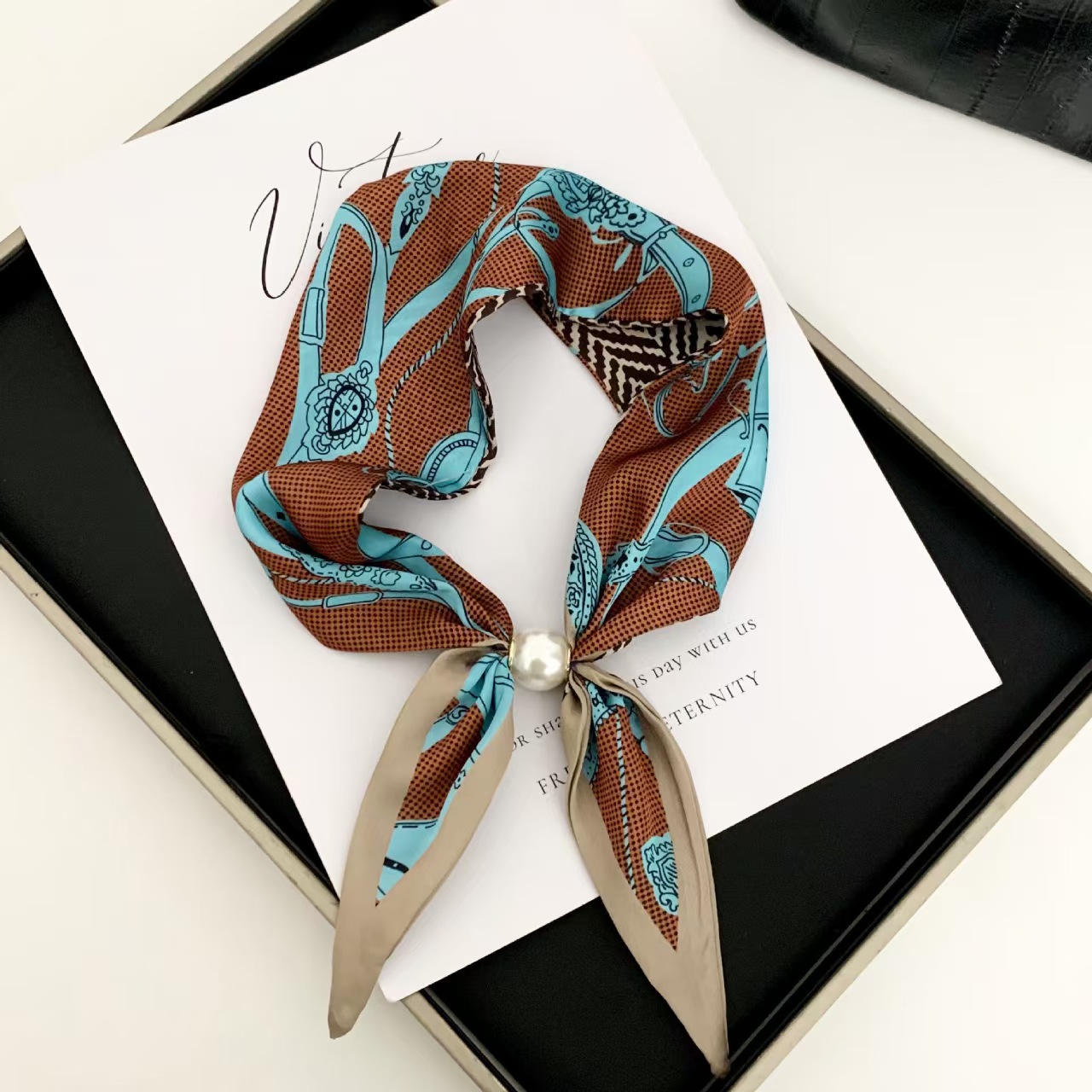 Face Scarf Mask - Pañuelo Magnético con Perlas, Estilo Coreano,