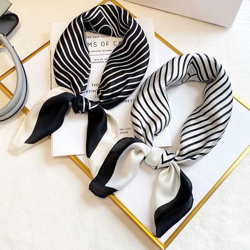 Pañuelo cuadrado a la moda de  - Silk Tie Striped reseña y precio